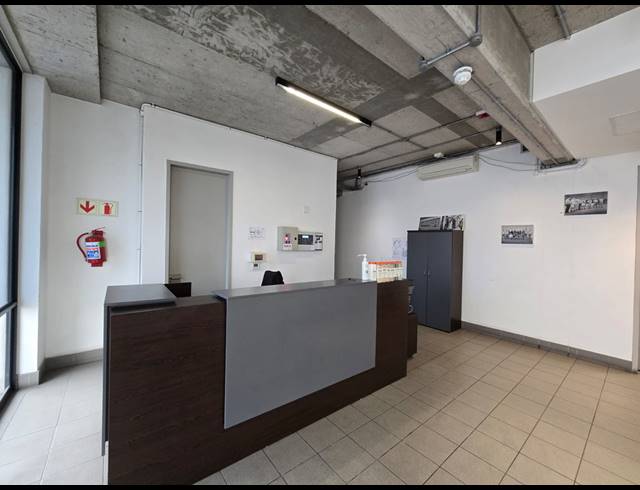 7,572M² WAREHOUSE TO LET IN BELLVILLE SOUTH INDUSTRIA
